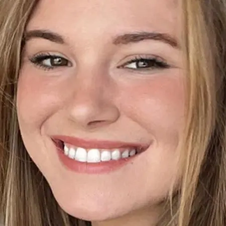 Photo-social-proof-teen-girl-smile-after-Invisalign-treatment